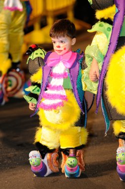 Tenerife, 17 Şubat: Karnaval grupları ve kostümlü karakterler