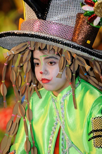 TENERIFE, FEVEREIRO 17: Grupos carnavalescos e personagens fantasiados — Fotografia de Stock