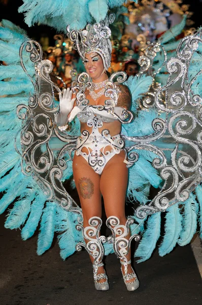Tenerife, 17 februari: Carnaval groepen en gekostumeerde personages — Stockfoto