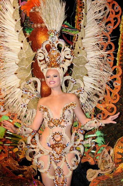 TENERIFE, 17 FEBBRAIO: Gruppi di Carnevale e personaggi in costume — Foto Stock