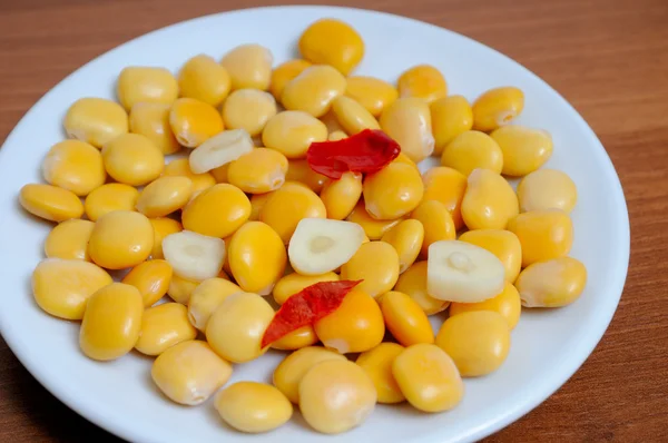 Lupin eller Lupini Beans är gula baljväxter utsäde av Lupinus gen — Stockfoto