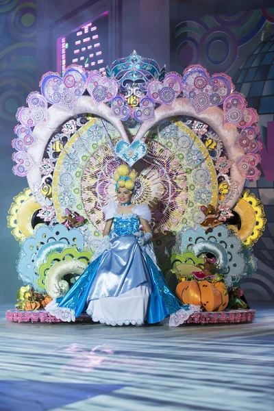 TENERIFE, 24 DE ENERO: Personajes y Grupos en el Carnaval — Foto de Stock