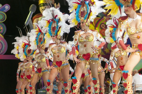 TENERIFE, 30 DE ENERO: Personajes y Grupos en el Carnaval . — Foto de Stock