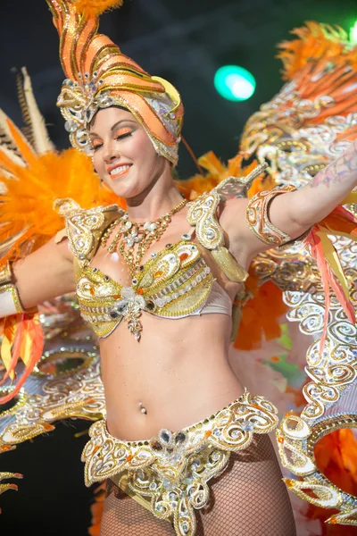 TENERIFE, 30 DE ENERO: Personajes y Grupos en el Carnaval . — Foto de Stock