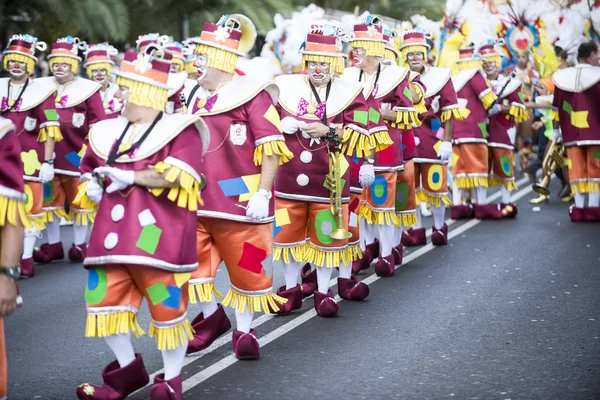 TENERIFE, 9 DE FEBRERO: Personajes y Grupos en el Carnaval — Foto de Stock