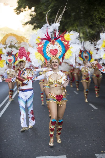 TENERIFE, FEVEREIRO 9: Personagens e Grupos no Carnaval — Fotografia de Stock