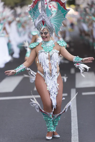 TENERIFE, FEVEREIRO 9: Personagens e Grupos no Carnaval — Fotografia de Stock