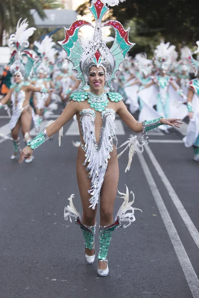 TENERIFE, FEVEREIRO 9: Personagens e Grupos no Carnaval — Fotografia de Stock