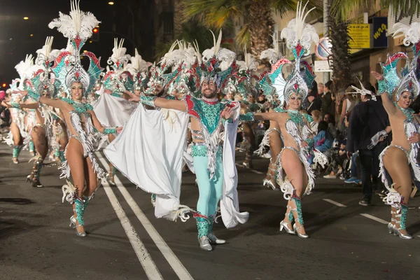 TENERIFE, 9 DE FEBRERO: Personajes y Grupos en el Carnaval — Foto de Stock