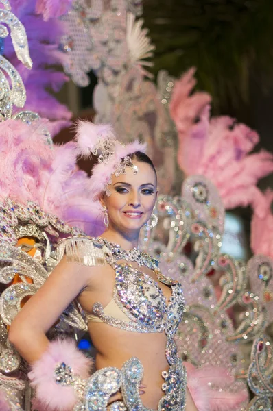 TENERIFE, 9 DE FEBRERO: Personajes y Grupos en el Carnaval — Foto de Stock