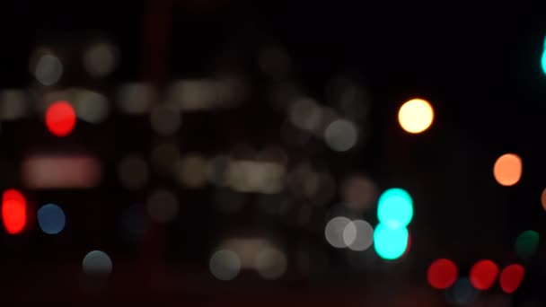 The blurred movement of the vehicle, the side on the road at night in a big city. — Stock Video