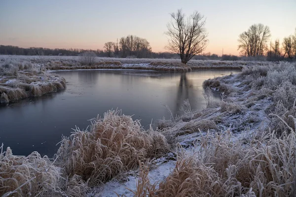 Adem Van Winter Eerste Ijs Het Meer Dageraad Een Ijzige — Stockfoto