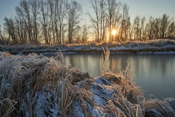 Respiração Inverno Primeiro Gelo Lago Amanhecer Uma Manhã Gelada Com — Fotografia de Stock