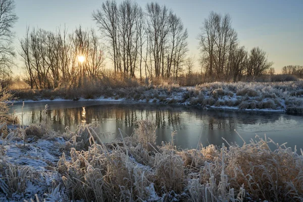 Respiração Inverno Primeiro Gelo Lago Amanhecer Uma Manhã Gelada Com — Fotografia de Stock