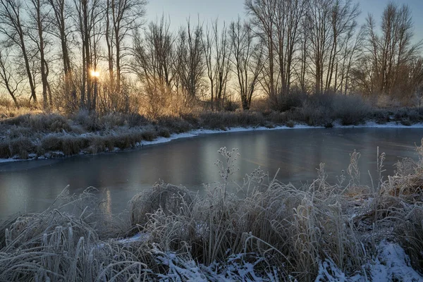 Respiração Inverno Primeiro Gelo Lago Amanhecer Uma Manhã Gelada Com — Fotografia de Stock