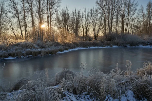 Adem Van Winter Eerste Ijs Het Meer Dageraad Een Ijzige — Stockfoto