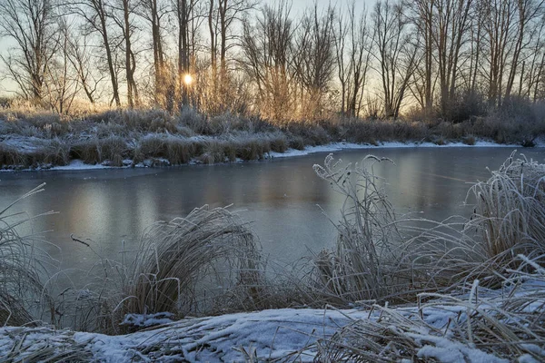 Aliento Invierno Primer Hielo Lago Amanecer Una Mañana Helada Con — Foto de Stock