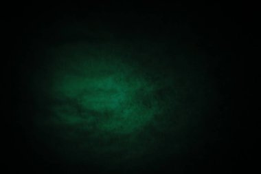 Koyu, bulanık, basit arkaplan, mavi-yeşil soyut arkaplan gradyanı, stüdyo ışığı bulanıklığı.