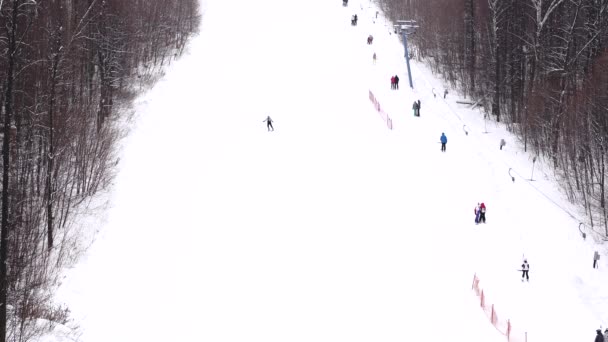 Samara Russland 2021 Snowboarder Fahren Auf Den Hängen Des Berges — Stockvideo