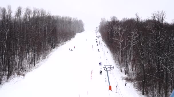 Samara Russland 2021 Snowboarder Fahren Auf Den Hängen Des Berges — Stockvideo