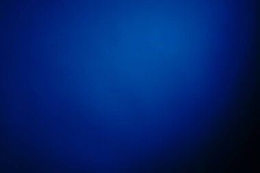 Koyu, bulanık, basit arkaplan, mavi soyut arkaplan gradyanı, stüdyo ışığı bulanıklığı.