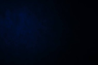 Koyu, bulanık, basit arkaplan, mavi soyut arkaplan gradyanı, stüdyo ışığı bulanıklığı.