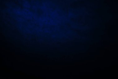 Koyu, bulanık, basit arkaplan, mavi soyut arkaplan gradyanı, stüdyo ışığı bulanıklığı.