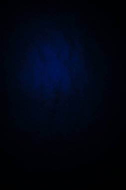 Koyu, bulanık, basit arkaplan, mavi soyut arkaplan gradyanı, stüdyo ışığı bulanıklığı.