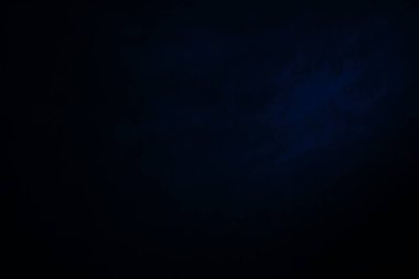 Koyu, bulanık, basit arkaplan, mavi soyut arkaplan gradyanı, stüdyo ışığı bulanıklığı.