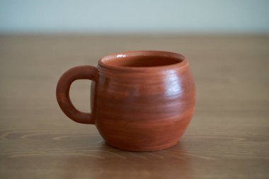 Çömlek, seramik bir ürün, kendi ellerinle çömlekçi çarkı, çaydanlık, kupa, kil.