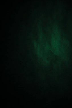 Koyu, bulanık, basit arkaplan, yeşil soyut arkaplan gradyanı, stüdyo ışığı.