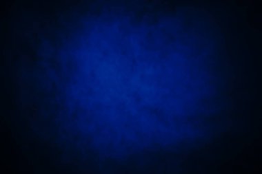 Koyu, bulanık, basit arkaplan, mavi soyut arkaplan gradyanı, stüdyo ışığı bulanıklığı.