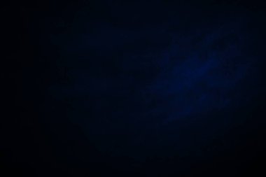 Koyu, bulanık, basit arkaplan, mavi soyut arkaplan gradyanı, stüdyo ışığı bulanıklığı.