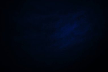 Koyu, bulanık, basit arkaplan, mavi soyut arkaplan gradyanı, stüdyo ışığı bulanıklığı.