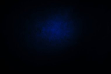 Koyu, bulanık, basit arkaplan, mavi soyut arkaplan gradyanı, stüdyo ışığı bulanıklığı.