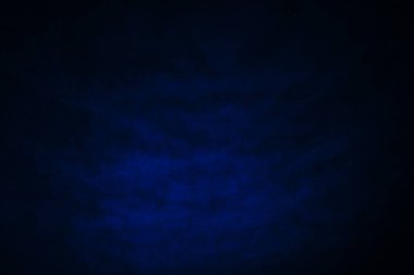 Koyu, bulanık, basit arkaplan, mavi soyut arkaplan gradyanı, stüdyo ışığı bulanıklığı.