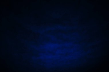 Koyu, bulanık, basit arkaplan, mavi soyut arkaplan gradyanı, stüdyo ışığı bulanıklığı.