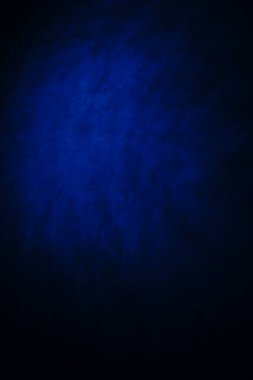 Koyu, bulanık, basit arkaplan, mavi soyut arkaplan gradyanı, stüdyo ışığı bulanıklığı.