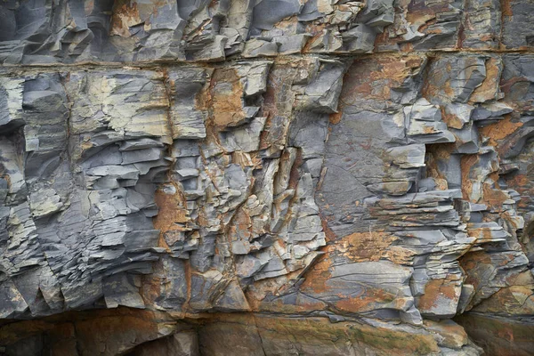 Taşların dokusu ve arkaplanı. Deniz kıyısındaki kaya dokusu — Stok fotoğraf