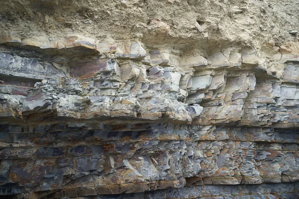 La textura y el fondo de las piedras. Textura de roca en la costa del mar — Foto de Stock