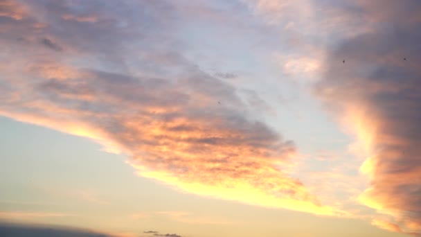 Bela Noite Céu Azul Pôr Sol Com Nuvens Luz Brilhantes — Vídeo de Stock