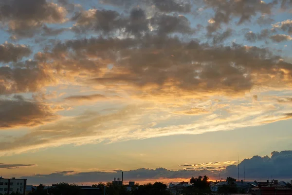 Mooie Avond Blauwe Hemel Bij Zonsondergang Met Vlammende Heldere Licht — Stockfoto