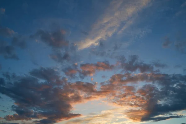 Mooie Avond Blauwe Hemel Bij Zonsondergang Met Vlammende Heldere Licht — Stockfoto