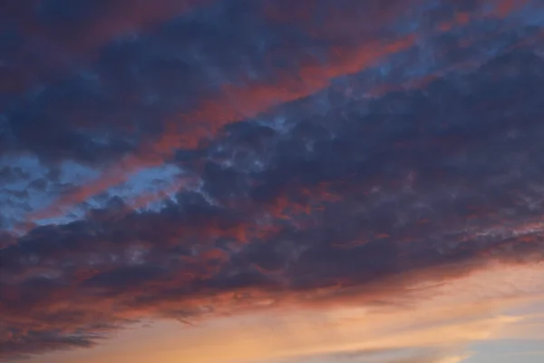 Mooie Avond Blauwe Hemel Bij Zonsondergang Met Vlammende Heldere Licht — Stockfoto