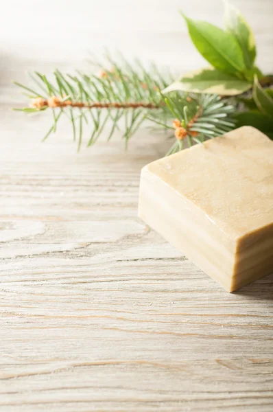 Seife auf Holzgrund — Stockfoto