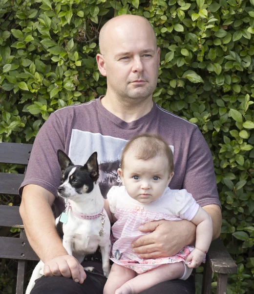 Erkek bebek ve köpek — Stok fotoğraf