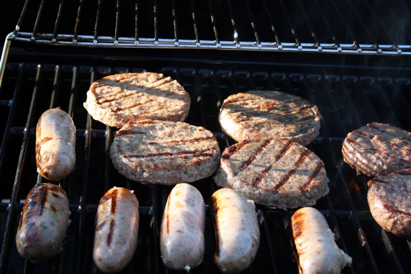 Grillen im Freien — Stockfoto