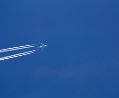 areoplane gökyüzünde