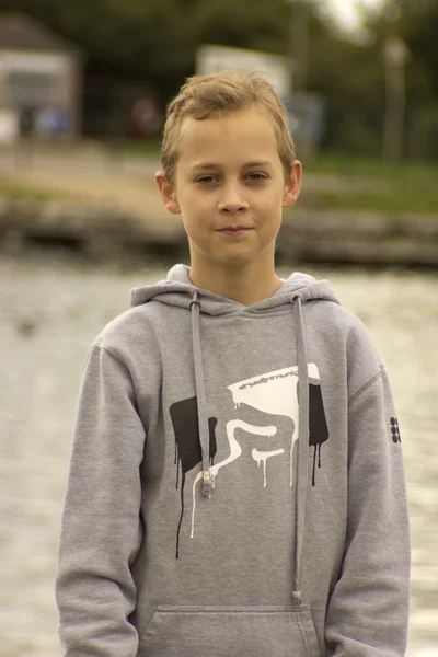 Teenage boy at the park — Stock Photo, Image