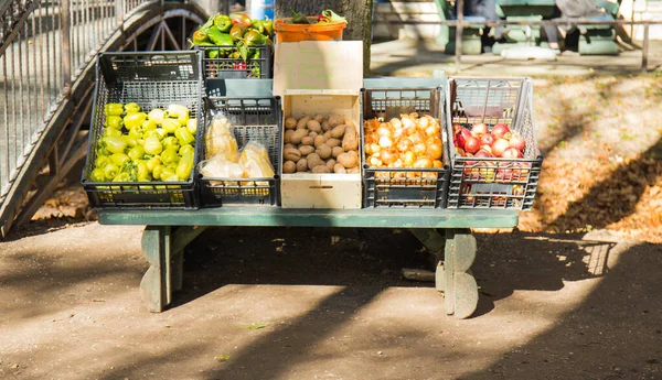 Frutas Produtos Hortícolas Caixas Colocados Rua Para Venda Colheita Outono — Fotografia de Stock